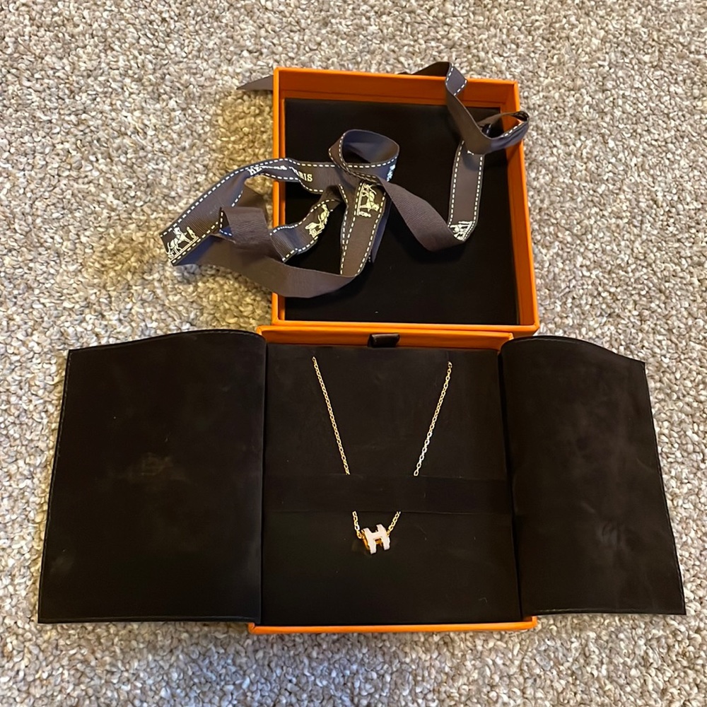 【sold】Hermes mini pop h necklace, gold color chain, grey/milk tea color pendant - Picture 2 of 7